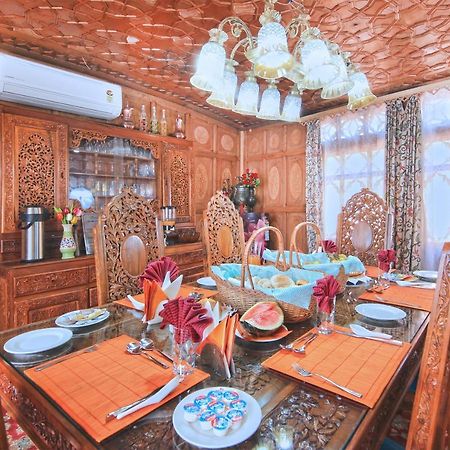 Hotel Kolu Group Of Houseboats à Srīnagar Extérieur photo