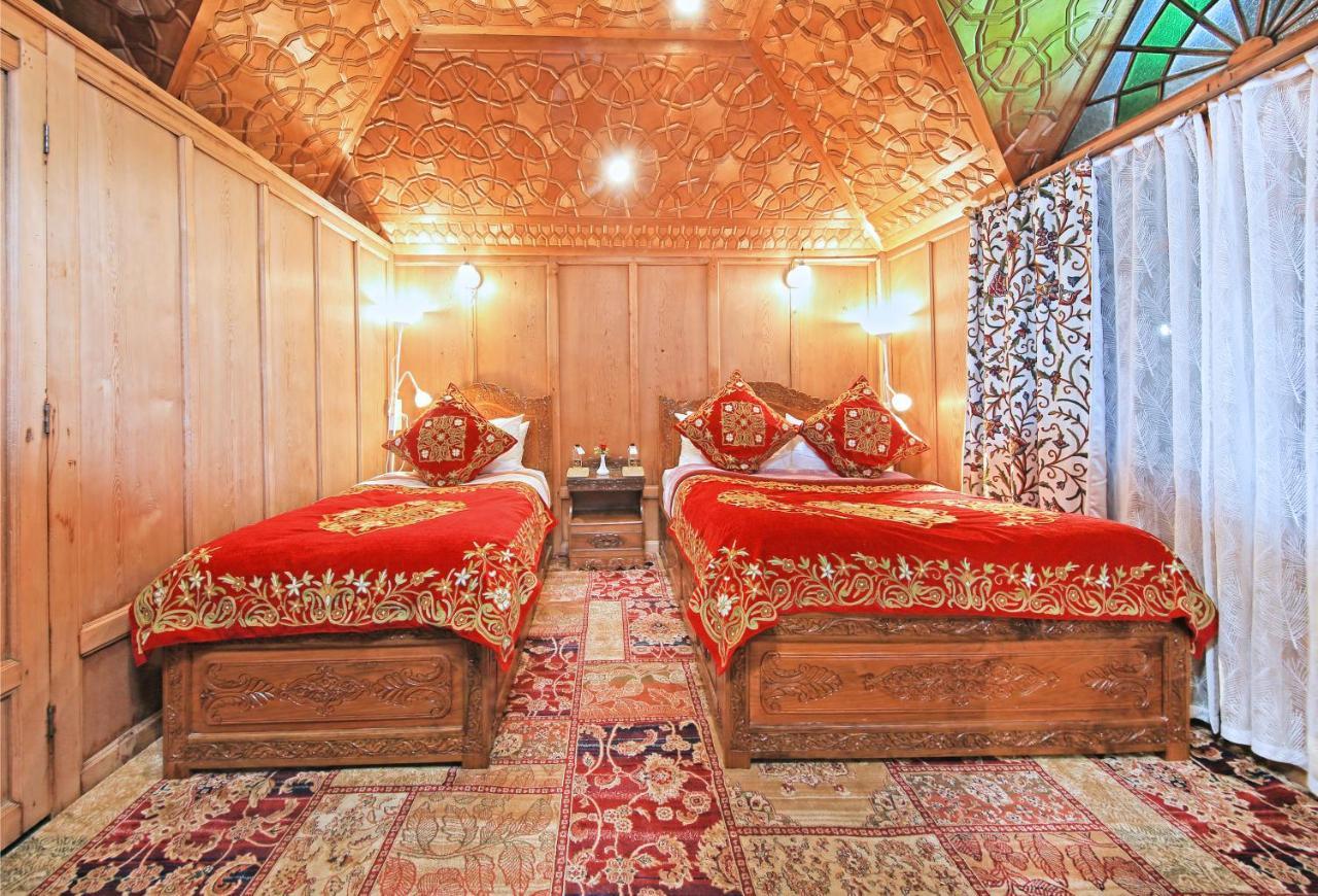 Hotel Kolu Group Of Houseboats à Srīnagar Extérieur photo