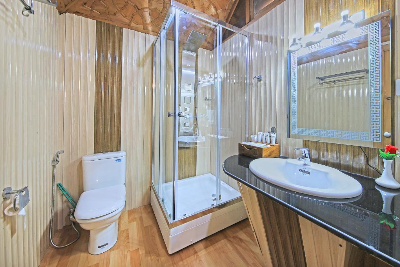 Hotel Kolu Group Of Houseboats à Srīnagar Extérieur photo
