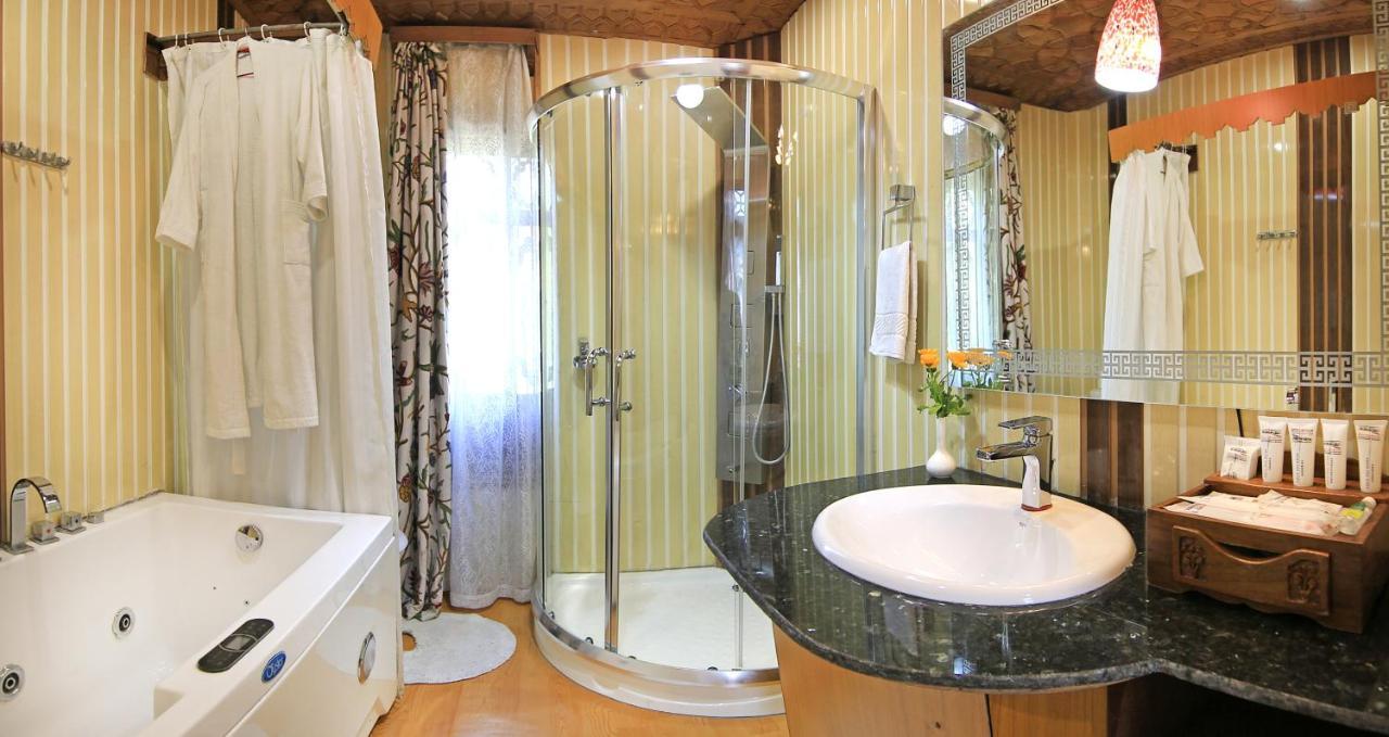 Hotel Kolu Group Of Houseboats à Srīnagar Extérieur photo
