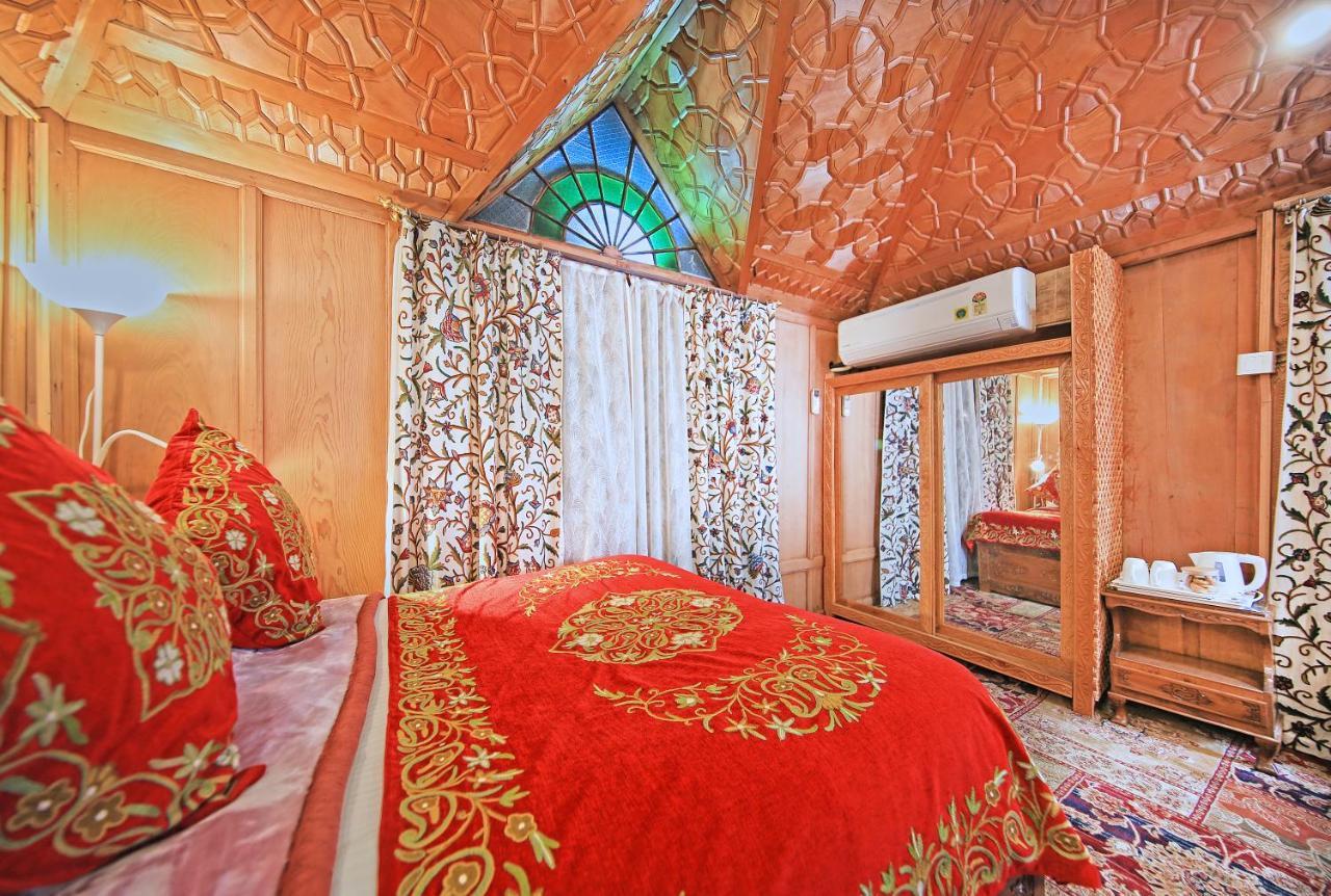 Hotel Kolu Group Of Houseboats à Srīnagar Extérieur photo