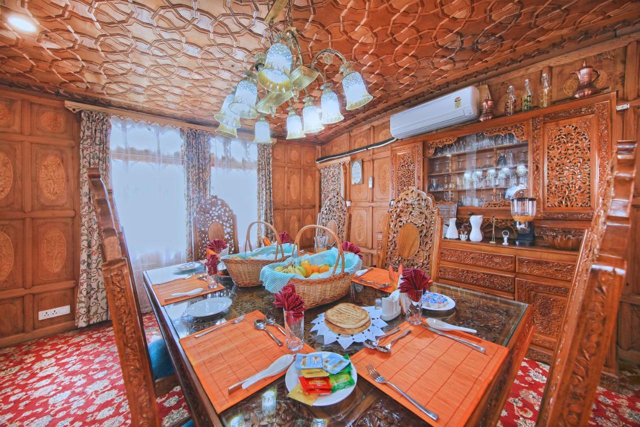 Hotel Kolu Group Of Houseboats à Srīnagar Extérieur photo