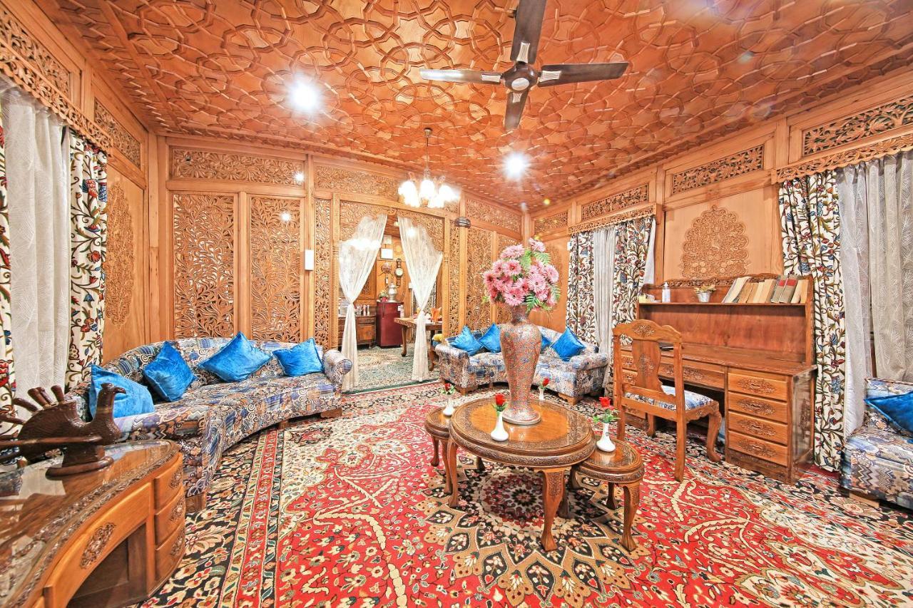 Hotel Kolu Group Of Houseboats à Srīnagar Extérieur photo