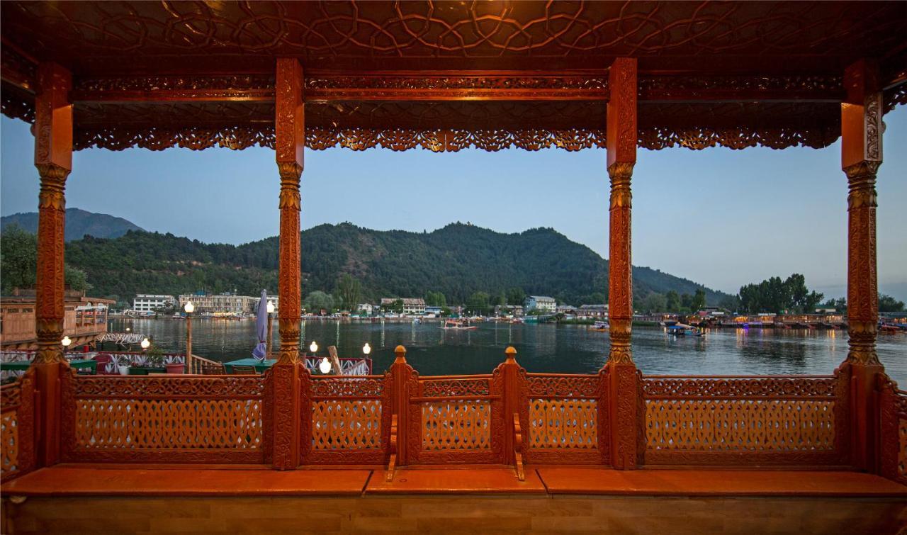 Hotel Kolu Group Of Houseboats à Srīnagar Extérieur photo