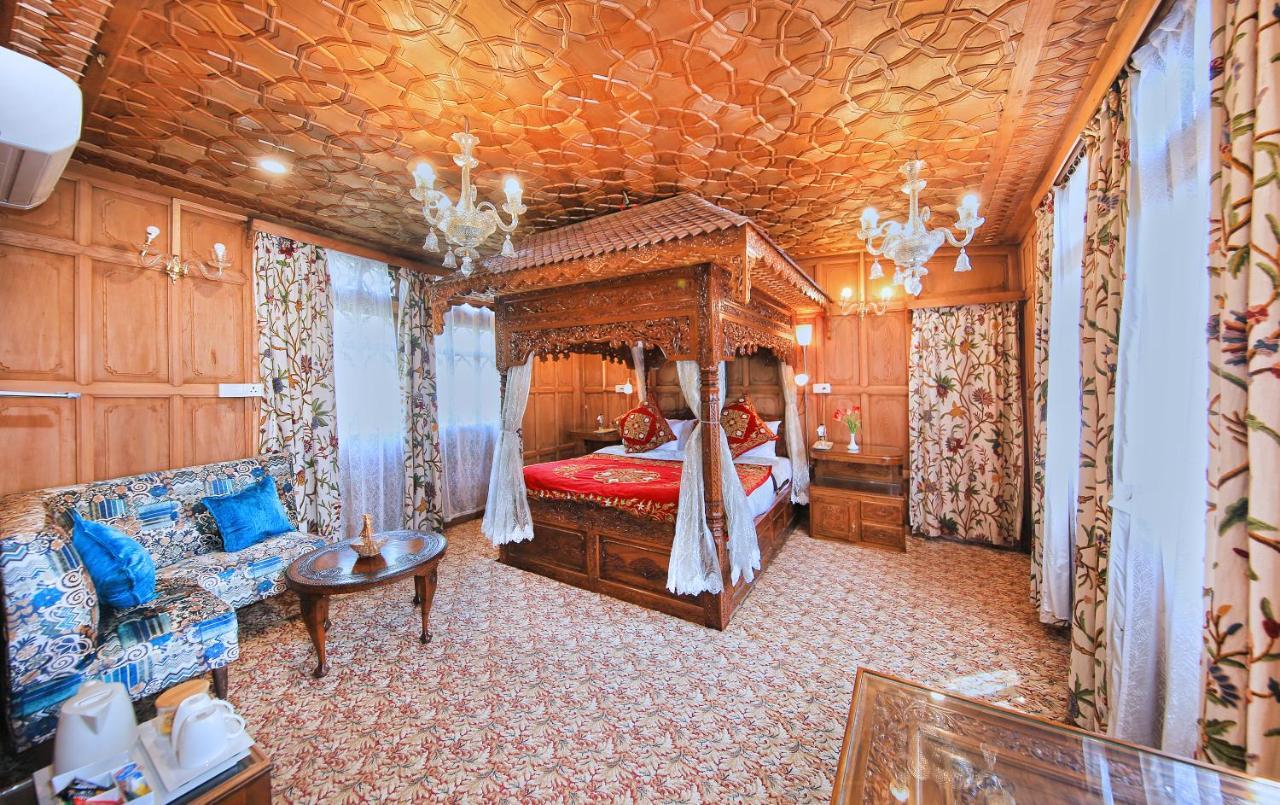 Hotel Kolu Group Of Houseboats à Srīnagar Extérieur photo