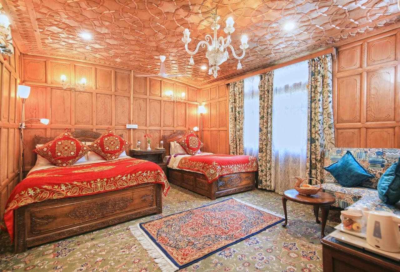 Hotel Kolu Group Of Houseboats à Srīnagar Extérieur photo